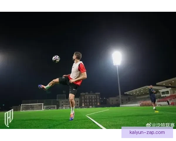 纳乔技术特点解析：全面防守与出色的传球能力引领球队稳定表现