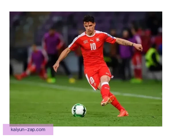 莱万多夫斯基持续保持高水平表现，弗里克称赞他状态稳健，值得关注